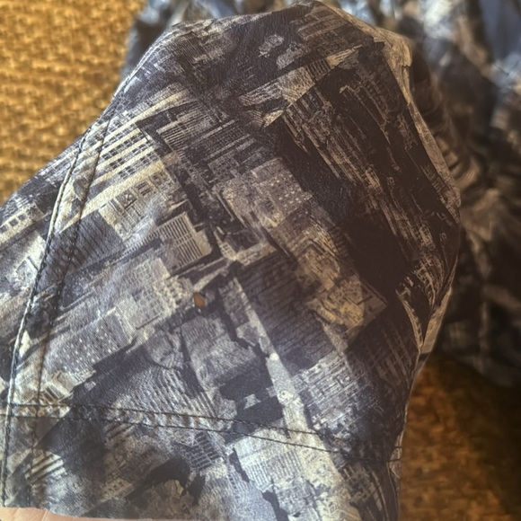 Lululemon Men’s Shorts - Picture 7 of 9